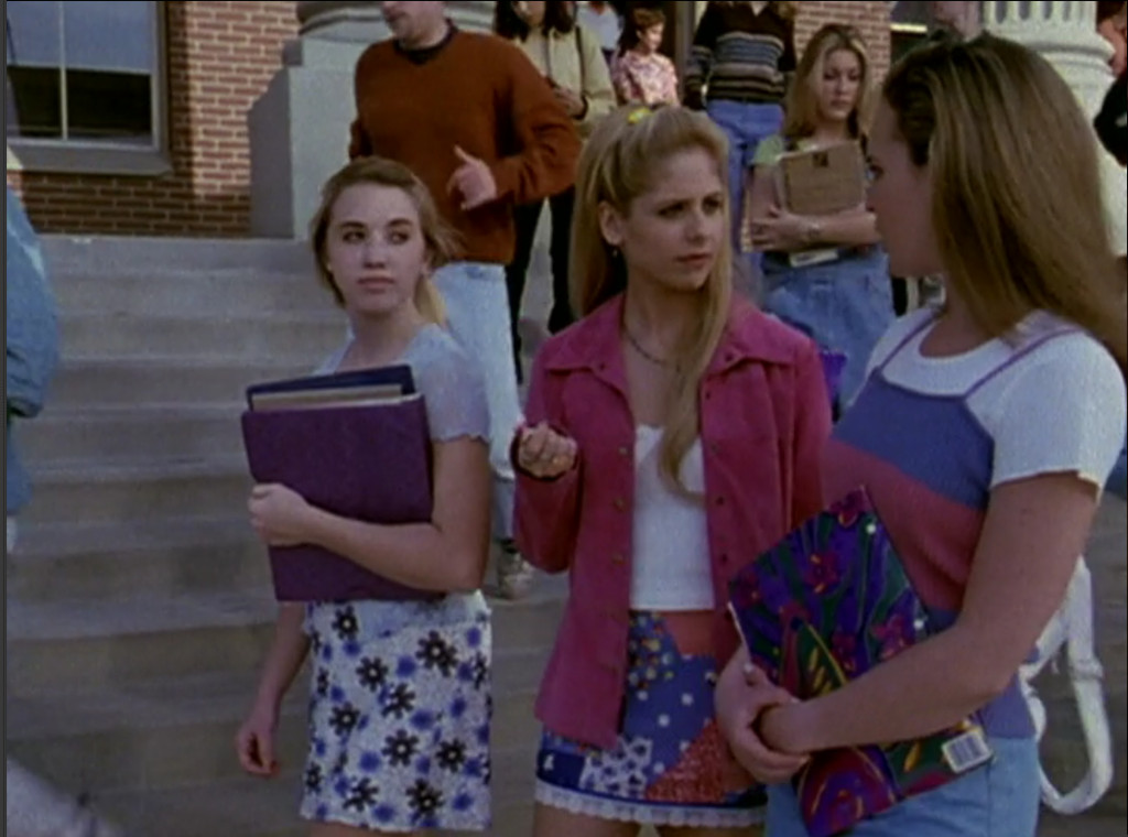  Buffy, surrounded by sycophants.