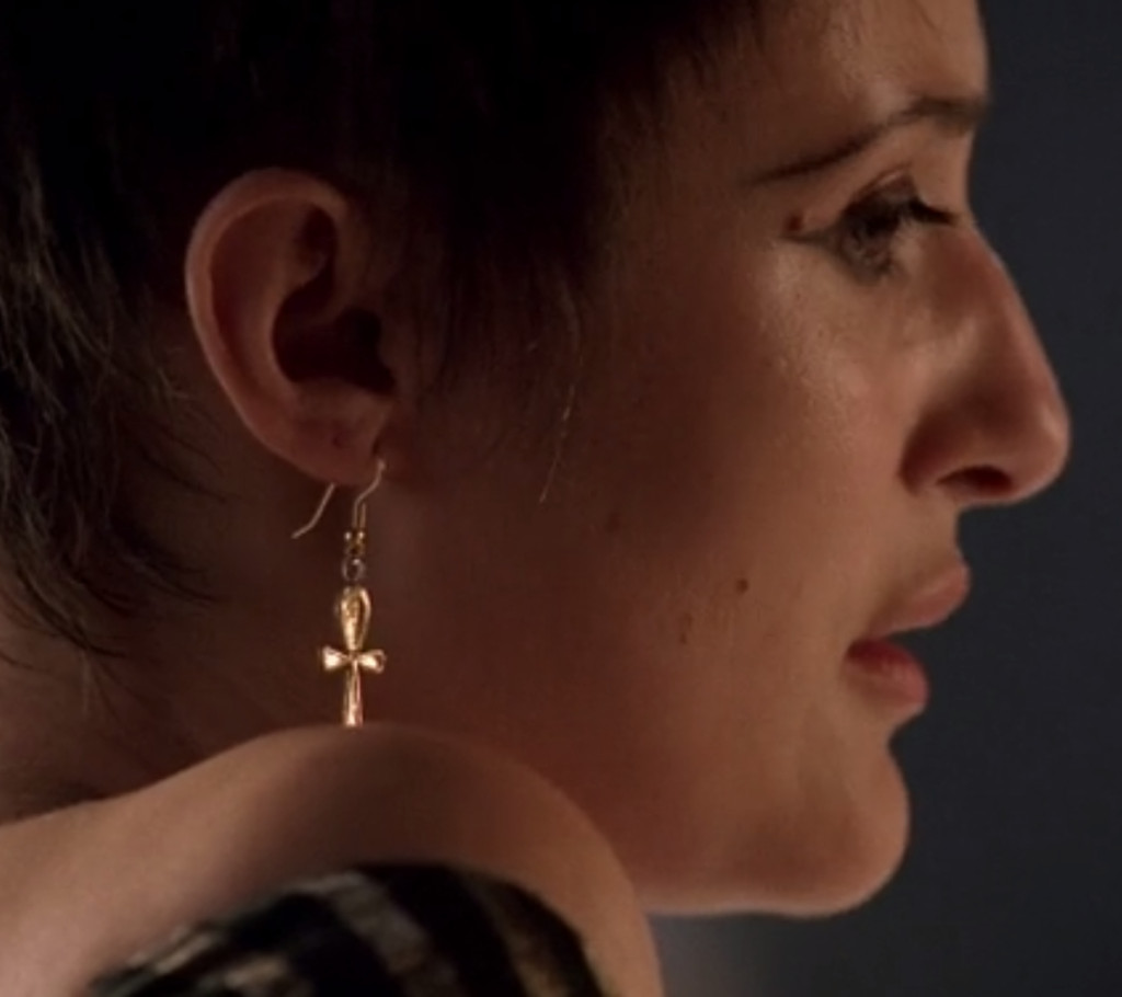 Cleopatra is wearing tiny metal Ankhs earrings that are clearly modern. They look like any old pair of earrings lying around in a seventh grader's jewelry box.